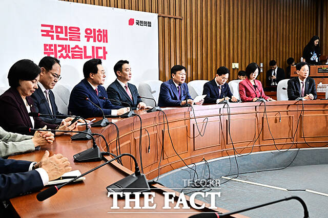 정점식 국민의힘 원내대표가 19일 오전 서울 여의도 국회에서 열린 원내대책회의에 참석해 모두발언을 하고 있다. /국회=배정한 기자