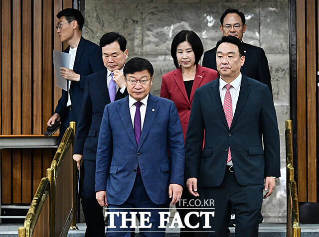 정점식 국민의힘 원내대표가 19일 오전 서울 여의도 국회에서 열린 원내대책회의에 참석해 모두발언을 하고 있다. /국회=배정한 기자