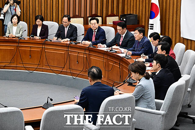 정점식 국민의힘 원내대표가 19일 오전 서울 여의도 국회에서 열린 원내대책회의에 참석해 모두발언을 하고 있다. /국회=배정한 기자