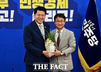  김준형 조국혁신당 신임 원내대표 접견하는 한병도 원내대표 [TF사진관]