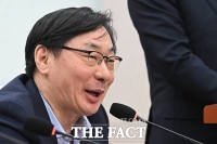  이화영 측, 법정서 소주병 꺼내들며 무죄 호소… 징역 2년 구형 (종합)