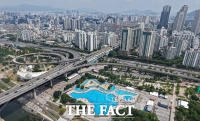  뚝섬 한강공원 수영장 '도심 속의 피서' [포토]