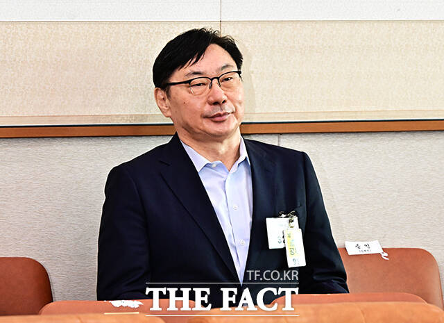 검찰이 대북송금 사건을 수사하던 당시 수원지검 1313호실에서 술파티가 열렸다고 위증한 혐의 등으로 기소된 이화영 전 경기도 평화부지사가 1심에서 실형을 선고받았다. /배정한 기자
