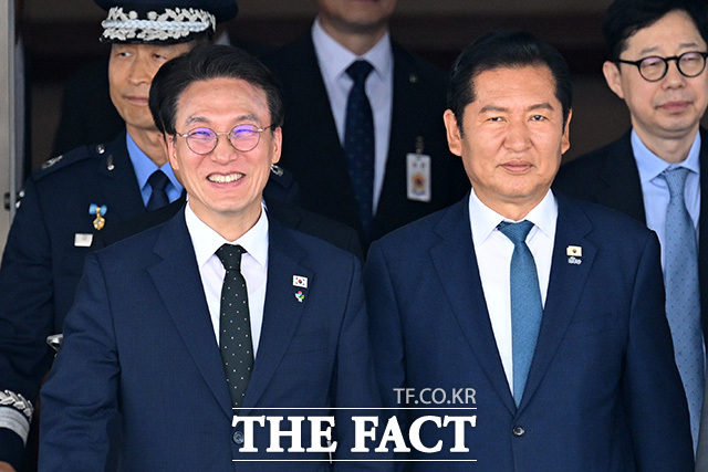 더불어민주당 전당대회를 앞두고 정청래 대표와 김민석 국무총리가 미묘한 신경전을 벌였다. /남용희 기자