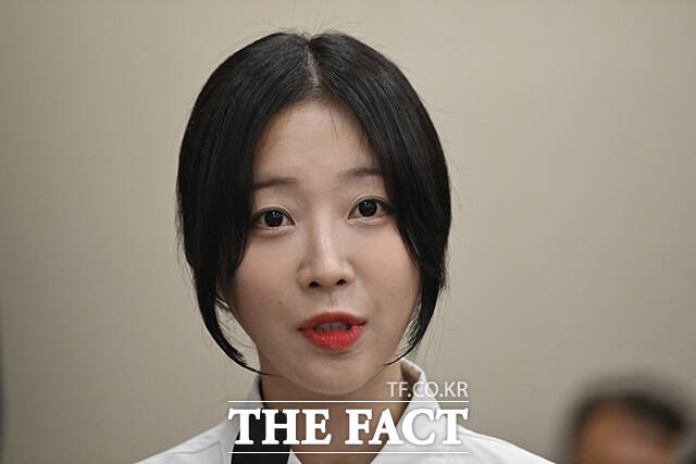 유튜버 쯔양(본명 박정원)이 2025년 10월 14일 서울 오후 서울 여의도 국회에서 열린 과학기술정보방송통신위원회의 방송미디어통신위원회 등에 대한 국정감사에 참석해 질의에 답변하고 있다. /국회=박헌우 기자