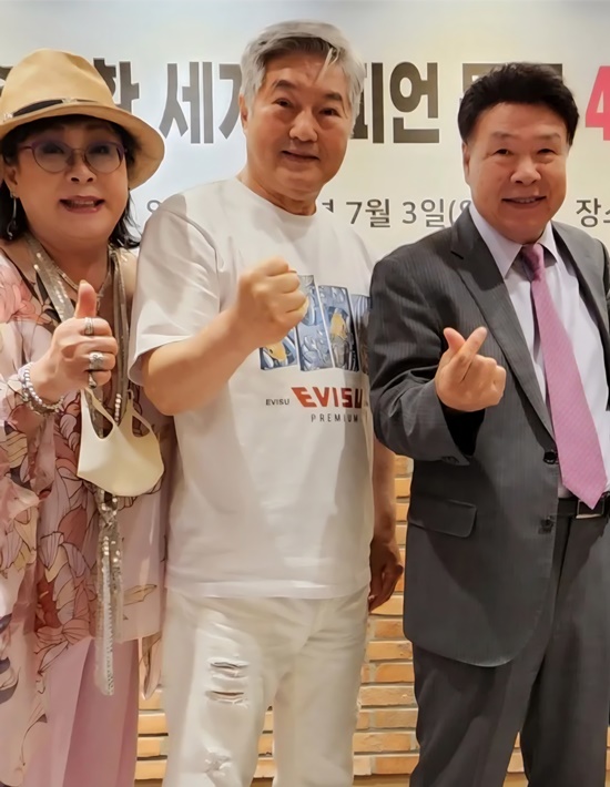 조 K팝 스타 가수 옥희가 20일 밤 늦게 세상을 떠났다. 고인은 신장암 투병 끝에 이날 밤 오후 11시께 경기도 수원의 한 호스피스 병동에서 가족이 지켜보는 가운데 영면에 들었다. /배우 한지일 SNS