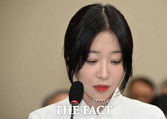 최근 법원이 먹방 유튜버 쯔양을 협박해 돈을 뜯어낸 변호사에게 7310만 원을 배상하라고 판결했다. 사진은 유튜버 쯔양(본명 박정원)이 지난해 11월 서울 여의도 국회에서 열린 과학기술정보방송통신위원회의 방송미디어통신위원회 등에 대한 국정감사에 참석해 질의에 답변하고 있다. /국회=박헌우 기자