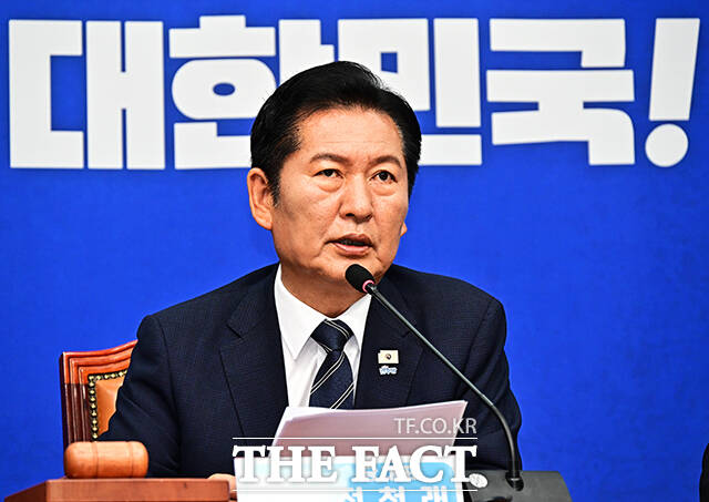 전당대회 출마를 위해 가장 먼저 움직임을 가져갈 인물로는 정청래 대표가 꼽힌다. 정 대표는 이르면 오는 24일을 전후로 당대표 사퇴 등 거취 결정에 나설 수 있다는 게 당내 시각이다. /배정한 기자
