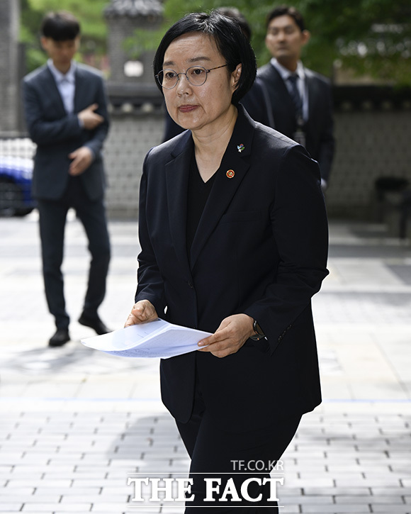 한성숙 후보자가 입장을 밝히고 있다.