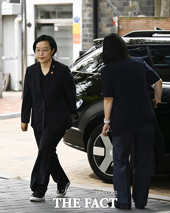 한성숙 후보자가 입장을 밝히고 있다.