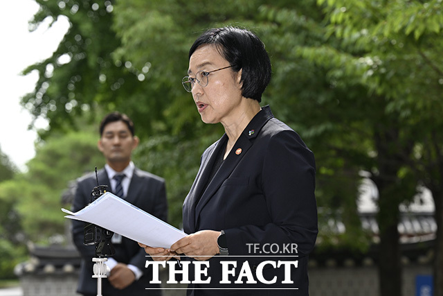 한성숙 후보자가 입장을 밝히고 있다.