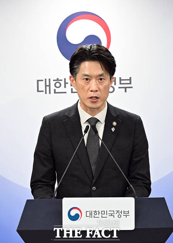 노용석 중소벤처기업부 1차관이 22일 오후 서울 종로구 정부서울청사에서 모두의창업 개인정보 유출 사태와 관련한 진행 현황 및 향후 운영 방안에 대해 브리핑하고 있다. /임영무 기자