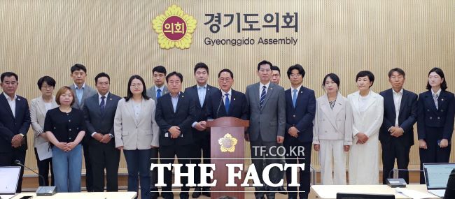 안광률 경기도의회 교육기획위원장(3선·시흥1)이 11일 도의회 브리핑실에서 차기 대표의원 출마 선언 기자회견을 하고 있다. /이승호 기자