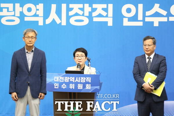 박정현 민선9기 대전시장직 인수위원장이 22일 인수위원회 대회의실에서 기자회견을 열고 민선8기 점검 내용에 대해 강도 높게 비판하고 있다. /정예준 기자