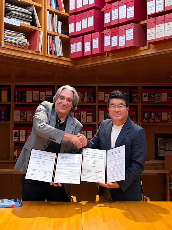 서울시는 지난 9일 스페인 바르셀로나에서 자비에르 마르세 바르셀로나시 부시장 겸 시의회 문화·창조산업 위원장과 만나 문화예술 분야 협력 강화를 위한 업무협약을 맺었다고 23일 밝혔다. /서울시
