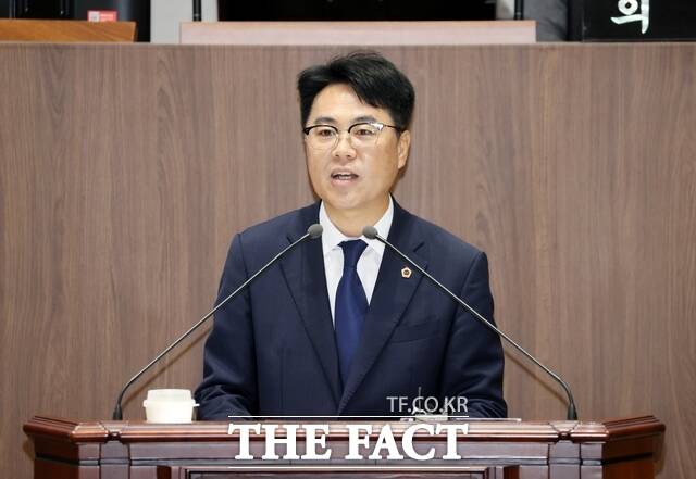 정병인 충남도의회 의원(천안8·더불어민주당)이 22일 열린 충남도의회 제368회 정례회 제2차 본회의에서 5분 자유발언을 통해 발전공기업 통합 본사의 충남 유치 필요성을 강조하고 있다. /충남도의회