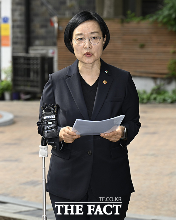 한성숙 후보자가 입장을 밝히고 있다.