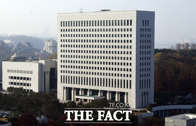 대검찰청은 검찰이 이른바 '연어 술파티 의혹' 수사자료를 법원에 제출하지 않았다는 이화영 전 경기도 평화부지사 측 주장은 사실이 아니라고 반박했다./더팩트 DB