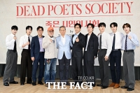  “오 캡틴, 마이 캡틴”...연극으로 만나는 '죽은 시인의 사회' [TF사진관]