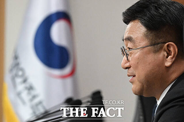 행정안전부는 중앙부처와 지방정부, 그리고 민간기업 간의 벽을 허무는 ‘프로젝트 기반 인사교류’를 활성화하기 위해 교류 참여자에게 파격적인 인사상 우대 혜택을 제공한다. /김성렬 기자
