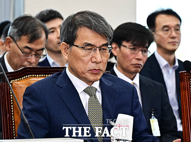 질의 듣는 노태악 전 중앙선관위원장.