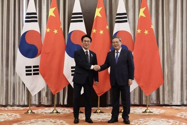 김민석 국무총리는 23일 중국 다롄 방추도 호텔에서 리창 국무원 총리와 회담을 갖고 