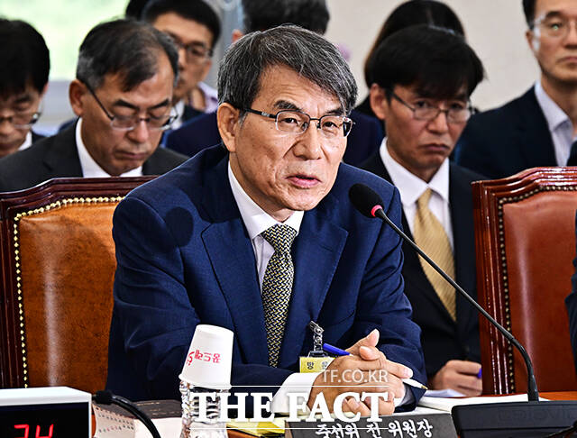 답변하는 노태악 전 중앙선관위원장.
