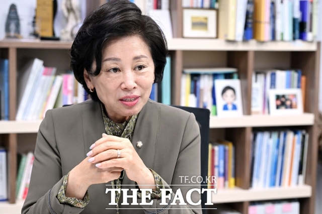 더불어민주당 소속 남인순 국회부의장이 프란시스코 에브이 은개마 미꾸에 적도기니 대법원장을 만나 양국 간 협력 강화 방안을 논의했다. 사진은 <더팩트>와 인터뷰 중인 남 부의장. /남용희 기자