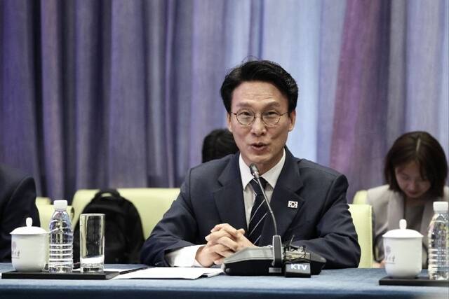 김민석 국무총리는 23일 중국 랴오닝성 다롄에서 냠오소르 오츠랄 몽골 총리와 회담을 갖고 