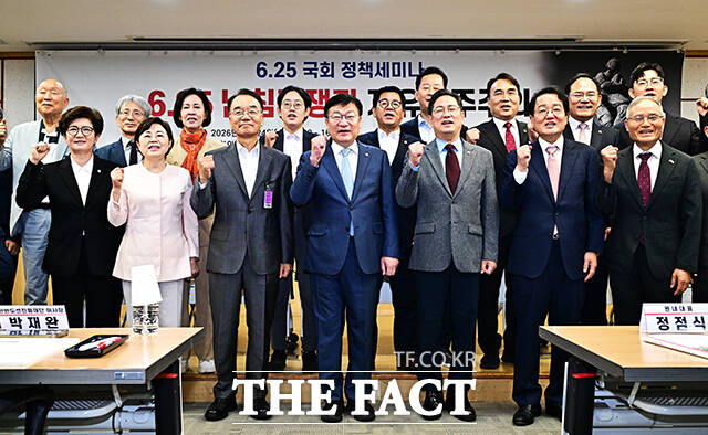 정점식 국민의힘 원내대표가 24일 오후 서울 여의도 국회 의원회관 제3세미나실에서 열린 '6.25 남침전쟁과 자유민주주의 정책세미나'에 참석해 축사를 하고 있다. /국회=배정한 기자