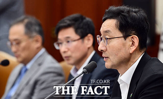 윤창렬 국무조정실장이 24일 오후 서울 종로구 정부서울청사에 열린 마약류 대책 협의회 회의에 참석해 모두발언을 하고 있다. /임영무 기자