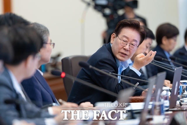 이재명 대통령이 23일 청와대에서 주재한 제27회 국무회의 겸 제12차 비상경제점검회의에서 발언하고 있다. /청와대