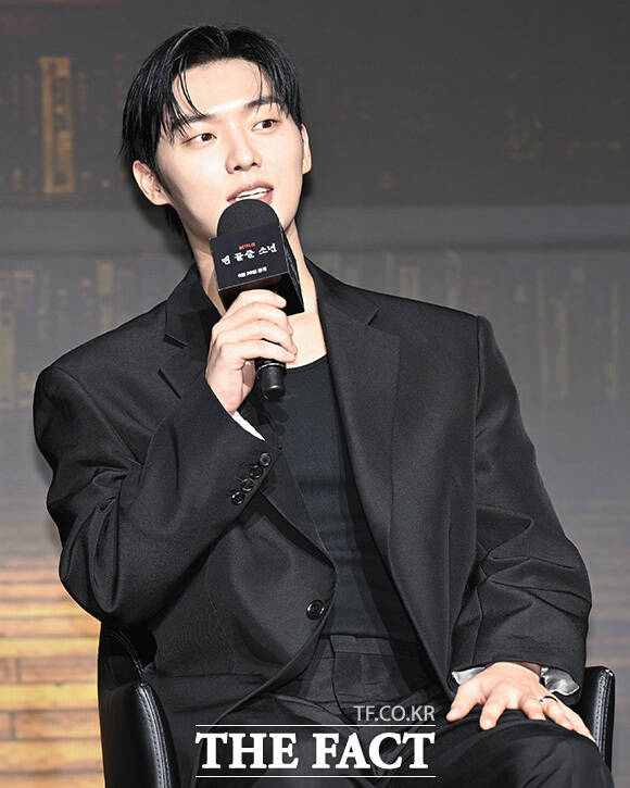 배우 최민식과 김규태 감독, 배우 최현욱(왼쪽부터) 포즈를 취하고 있다.