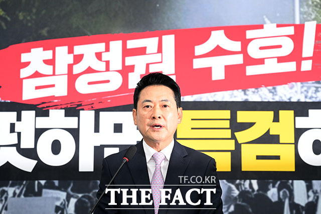 장동혁 국민의힘 대표가 24일 오후 서울 여의도 국회의사당에서 현안 관련 기자회견을 열고 입장을 밝히고 있다. /국회=서예원 기자