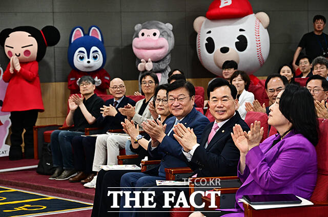 정점식 국민의힘 원내대표가 24일 오후 서울 여의도 국회에서 열린 김승수 의원 주최 '캐릭터산업 진흥법 제정 공청회'에 참석해 축사를 하고 있다. /국회=배정한 기자