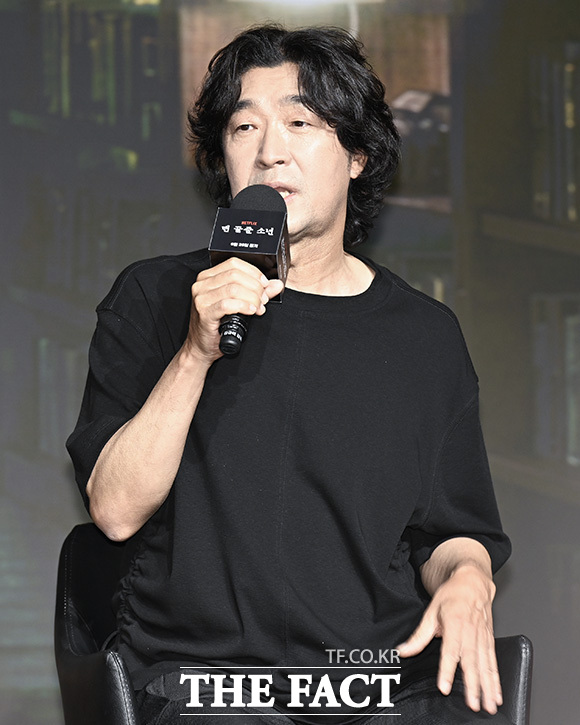 배우 최민식과 김규태 감독, 배우 최현욱(왼쪽부터) 포즈를 취하고 있다.
