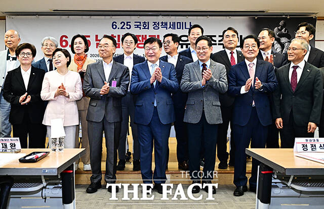 정점식 국민의힘 원내대표가 24일 오후 서울 여의도 국회 의원회관 제3세미나실에서 열린 '6.25 남침전쟁과 자유민주주의 정책세미나'에 참석해 축사를 하고 있다. /국회=배정한 기자