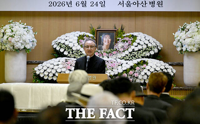 예배 형식으로 엄수된 영결식.