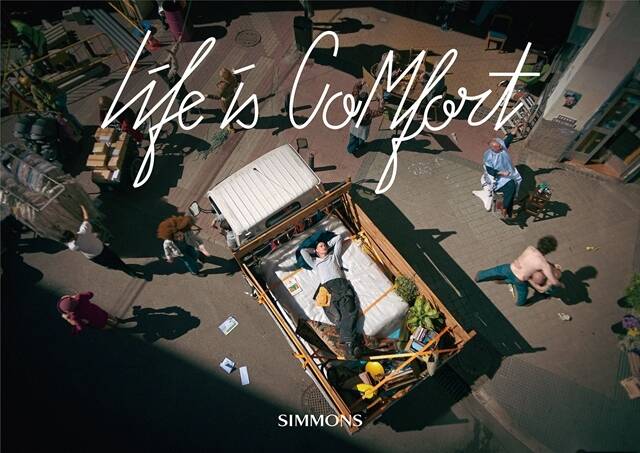 시몬스는 '라이프 이즈 컴포트(LIFE IS COMFORT)’ 영상의 유튜브 누적 조회수가 영상 공개 두 달도 안 된 채 1억 뷰를 돌파했다고 24일 밝혔다. /시몬스