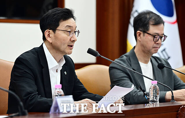 윤창렬 국무조정실장이 24일 오후 서울 종로구 정부서울청사에 열린 마약류 대책 협의회 회의에 참석해 모두발언을 하고 있다. /임영무 기자