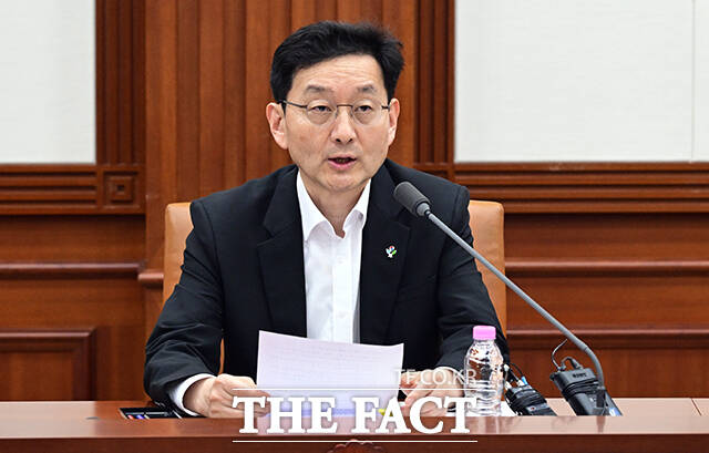 윤창렬 국무조정실장이 24일 오후 서울 종로구 정부서울청사에 열린 마약류 대책 협의회 회의에 참석해 모두발언을 하고 있다. /임영무 기자