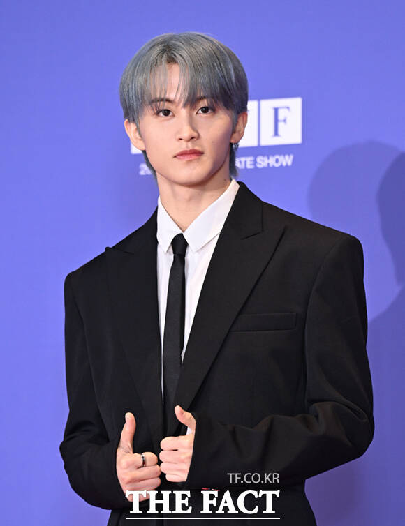 NCT 출신 마크가 남부연합기가 그려진 티셔츠를 입고 논란이 된 것에 관해 