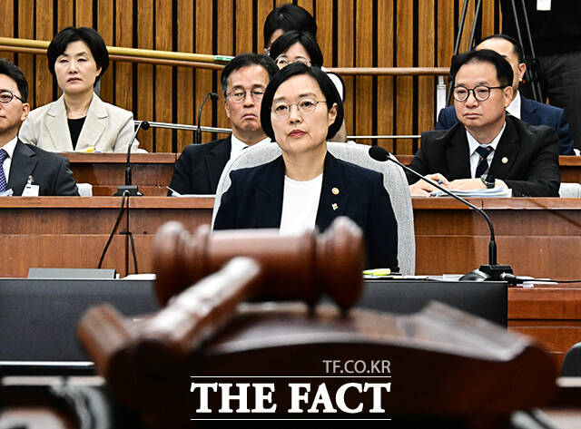 한성숙 국무총리 후보자가 25일 오전 서울 여의도 국회에서 열린 인사청문회에 출석해 모두발언을 하고 있다. /국회=배정한 기자