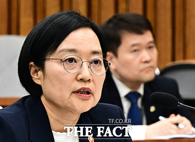 한성숙 국무총리 후보자가 25일 오후 서울 여의도 국회에서 열린 인사청문회에 출석해 질의에 답변을 하고 있다. /국회=배정한 기자