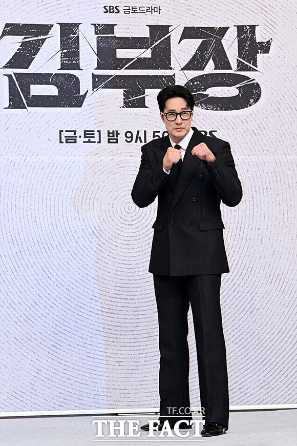 배우 소지섭이 25일 오후 서울 양천구 목동 SBS에서 열린 SBS 새 금토드라마 ‘김부장’ 제작발표회에 참석해 포즈를 취하고 있다. /서예원 기자