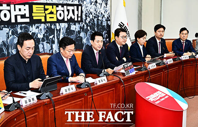 장동혁 국민의힘 대표가 25일 오전 서울 여의도 국회에서 열린 최고위원회의에 참석해 모두발언을 하고 있다. /국회=배정한 기자