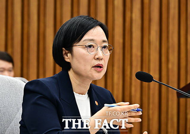 한성숙 국무총리 후보자가 25일 오전 서울 여의도 국회에서 열린 인사청문회에 출석해 모두발언을 하고 있다. /국회=배정한 기자