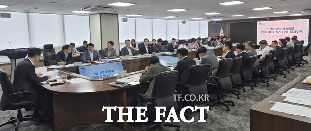 전남도가 25일 도청 재난종합지휘실에서 황기연 행정부지사 주재로 제10차 전남·광주 행정통합 주요 과제 추진사항 점검회의를 열었다. /전남도