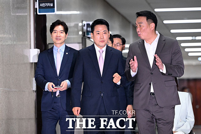 장 대표가 예고한 '당 기강 확립'의 실질적인 조치로, 당무 감사나 윤리위원회 징계 카드가 수면 위로 급부상하고 있다. 사진은 장 대표가 24일 오후 서울 여의도 국회의사당에서 열린 현안 관련 기자회견에 참석하고 있는 모습. /서예원 기자