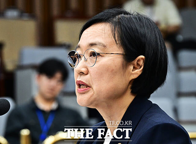 한성숙 국무총리 후보자가 25일 오전 서울 여의도 국회에서 열린 인사청문회에 출석해 모두발언을 하고 있다. /국회=배정한 기자